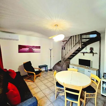La Maison De Lolita-piscine-parking-jardin-acces Canal